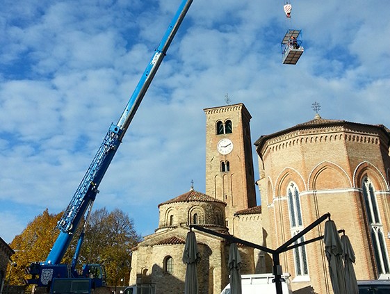 PERSONAL WITH LIFTING PLATFORMS